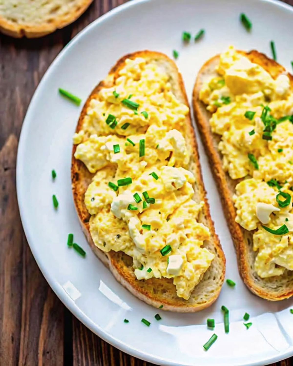 Scrambled eggs & Chives Sourdough